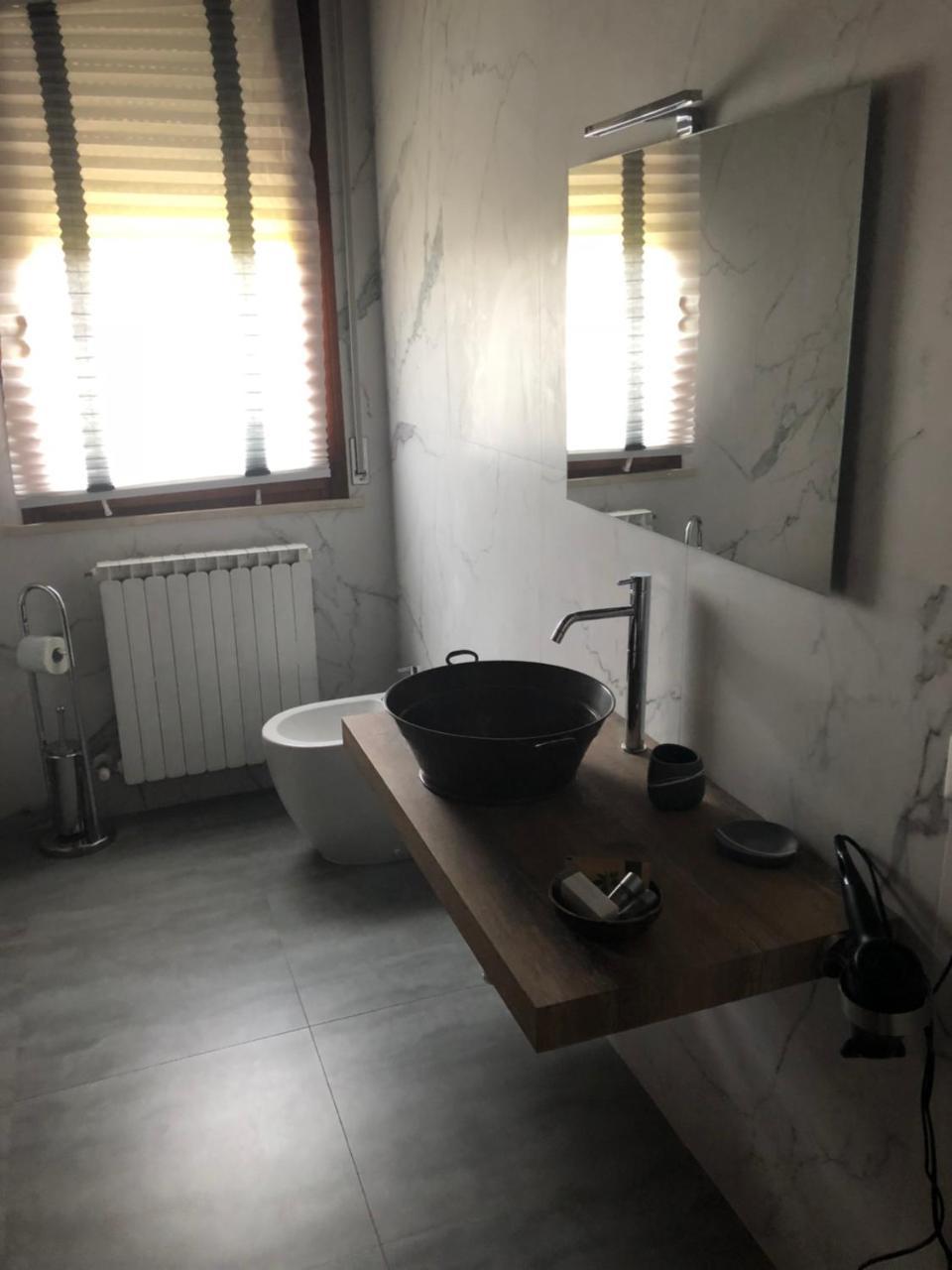 Bed and Breakfast Viamilano25 Mirandola Exterior foto